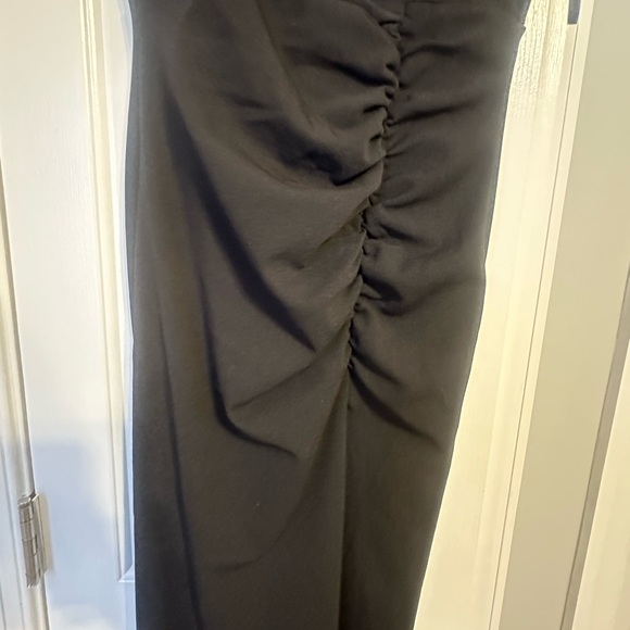 Elegant Black Evening Dress - Picture 3 of 5